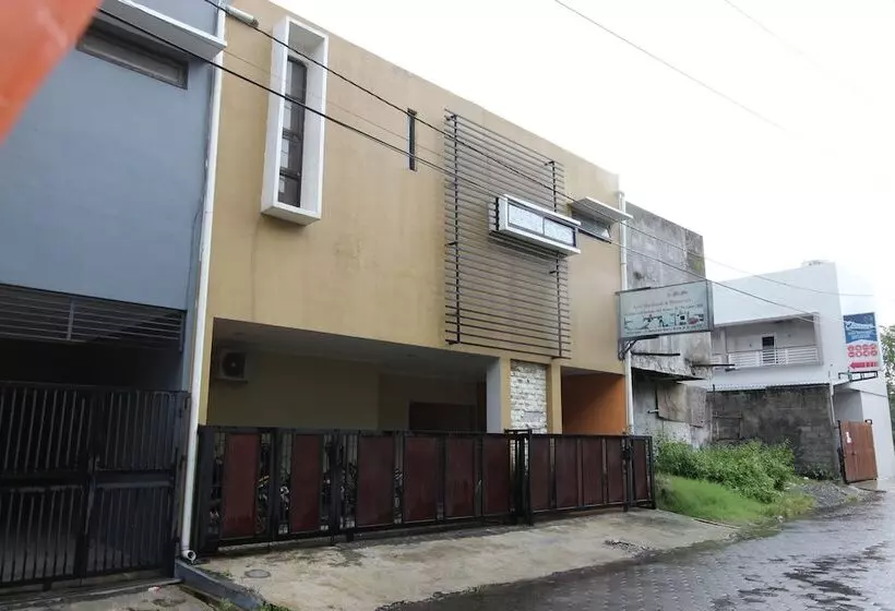 Hotelli Reddoorz Near Upn Jogjakarta