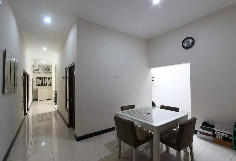 Hotelli Reddoorz Near Upn Jogjakarta