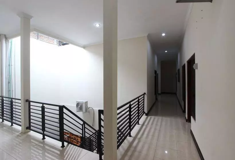 Hotelli Reddoorz Near Upn Jogjakarta