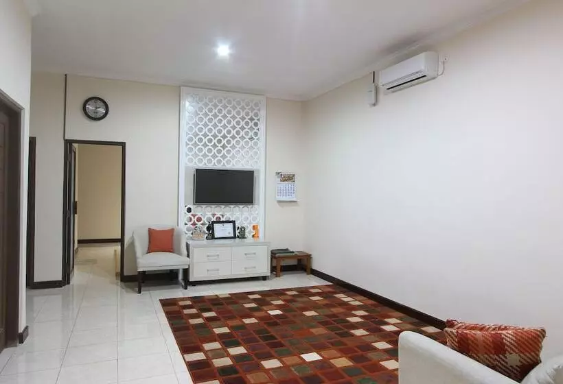 Hotelli Reddoorz Near Upn Jogjakarta