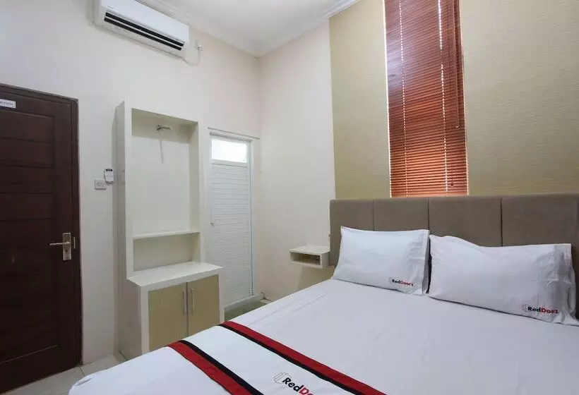 Hotelli Reddoorz Near Upn Jogjakarta