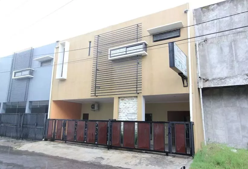 Hotelli Reddoorz Near Upn Jogjakarta