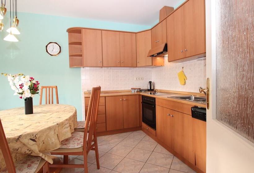 膳宿费 Guesthouse Emina