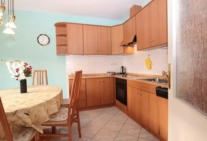 Majatalo Guesthouse Emina