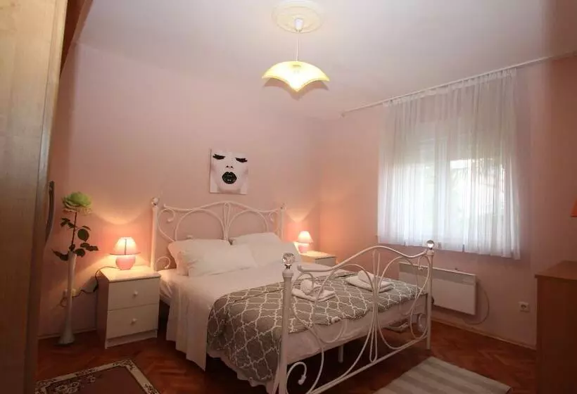 Majatalo Guesthouse Emina