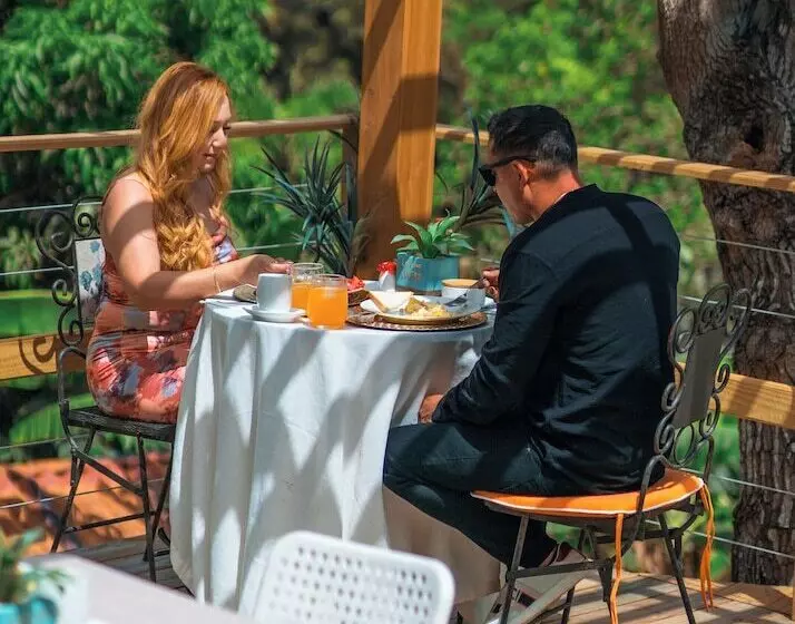 پانسیون Hacienda Tres Casitas