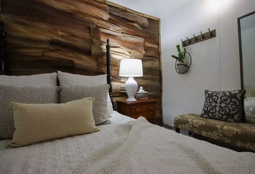 پانسیون Hacienda Tres Casitas