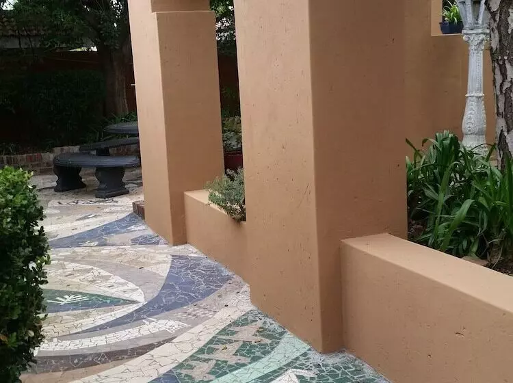 Majatalo Izimbali Lodge And Restaurant