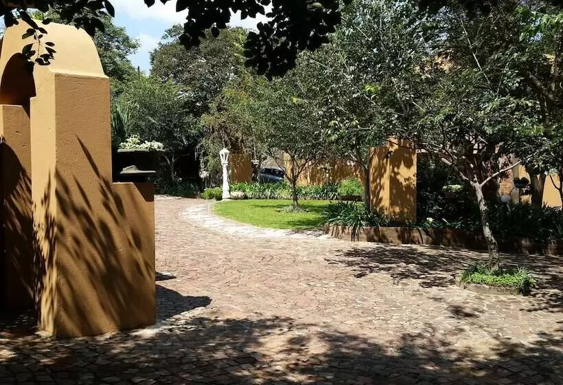 Majatalo Izimbali Lodge And Restaurant