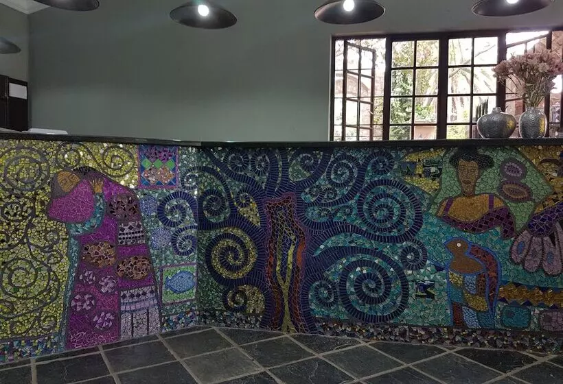 Majatalo Izimbali Lodge And Restaurant