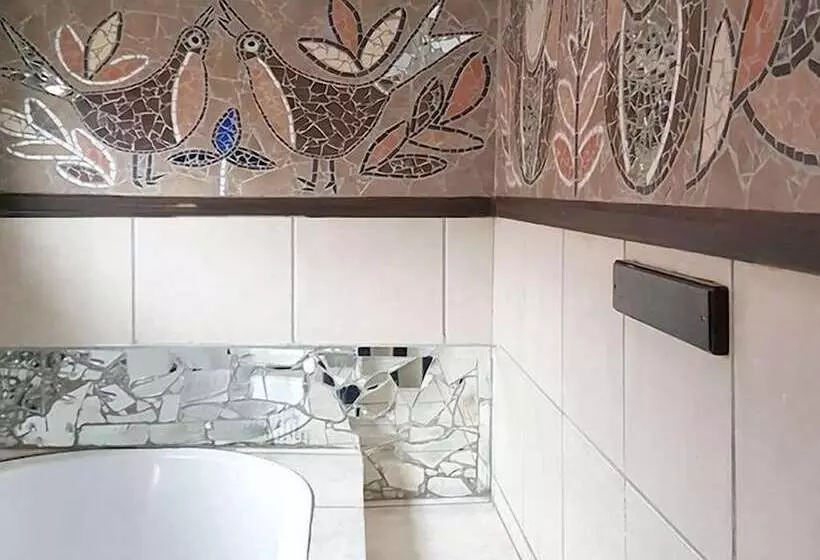 Majatalo Izimbali Lodge And Restaurant