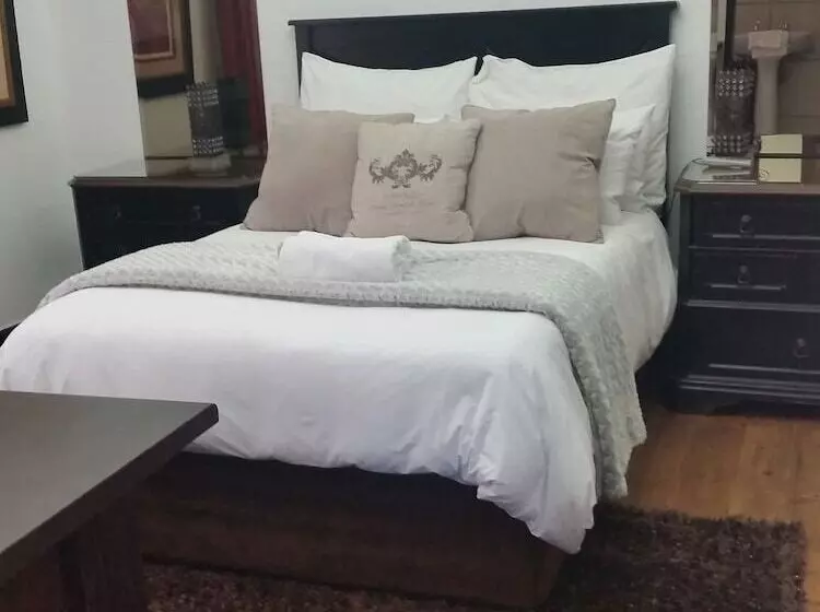 Majatalo Izimbali Lodge And Restaurant