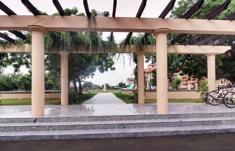 Holiday Resort & Spa A Unit Of S Poddar Group