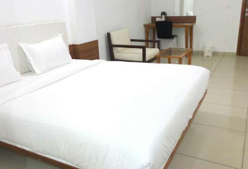 בית מלון כפרי Ashray Inn Express