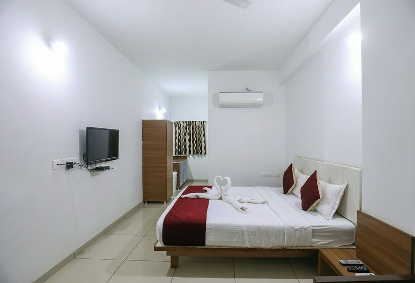 בית מלון כפרי Ashray Inn Express