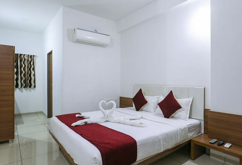 בית מלון כפרי Ashray Inn Express