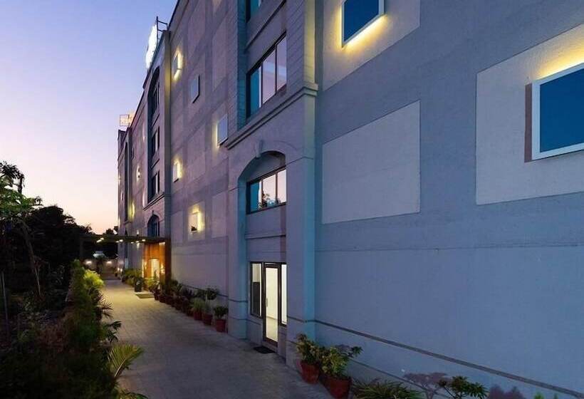 בית מלון כפרי Ashray Inn Express