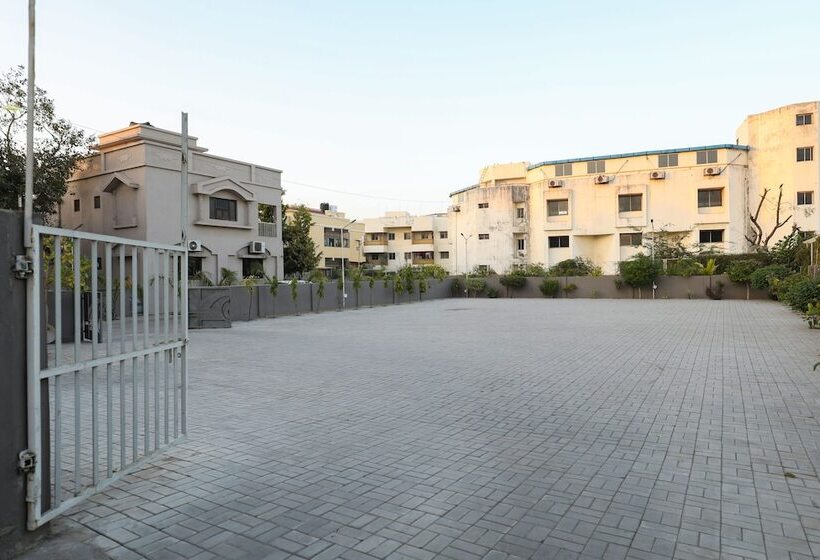 בית מלון כפרי Ashray Inn Express