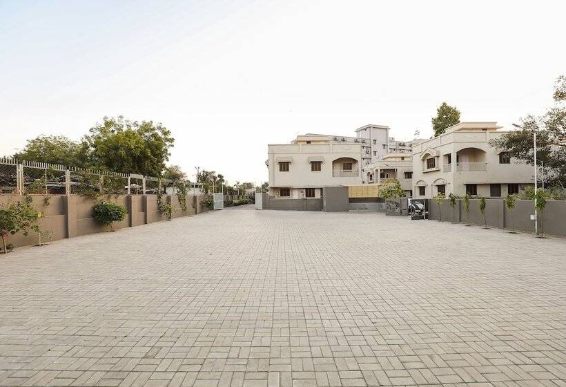 בית מלון כפרי Ashray Inn Express