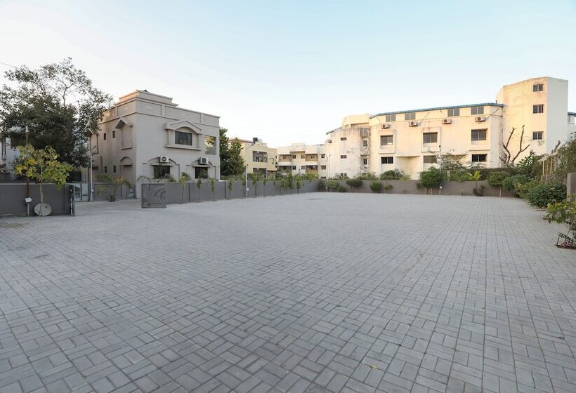 בית מלון כפרי Ashray Inn Express