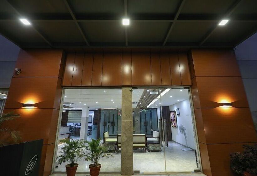 בית מלון כפרי Ashray Inn Express