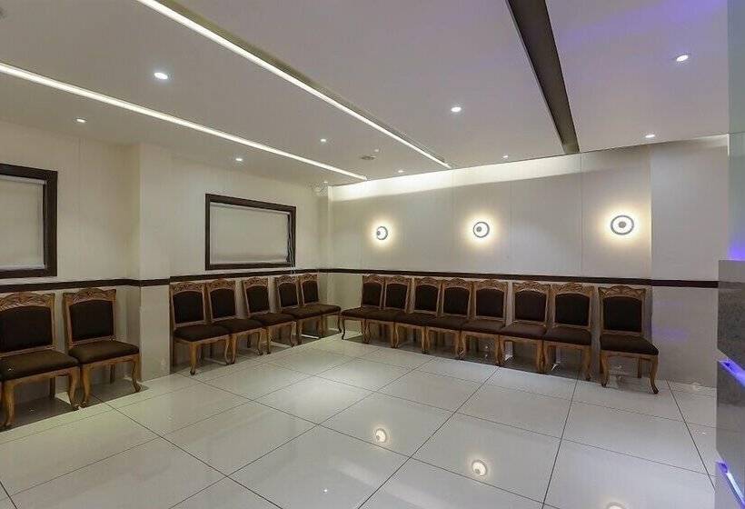 בית מלון כפרי Ashray Inn Express