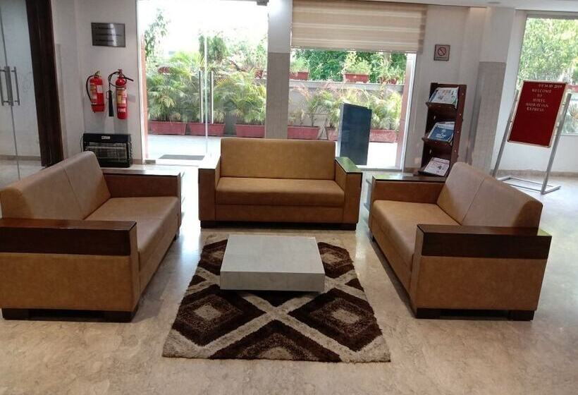 בית מלון כפרי Ashray Inn Express