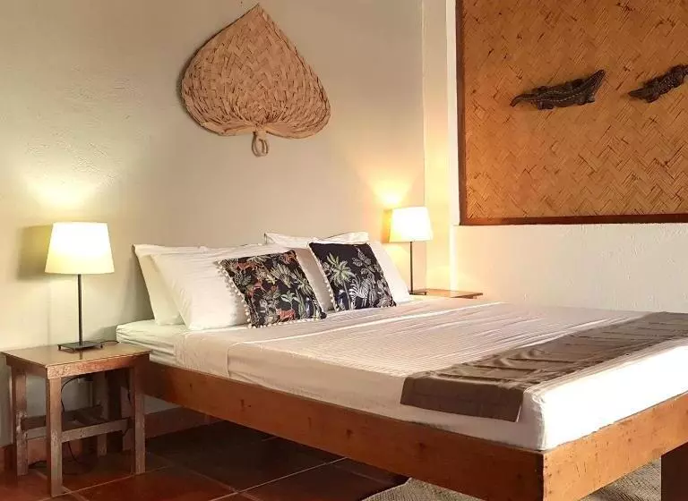 هتل Golden Monkey Beach