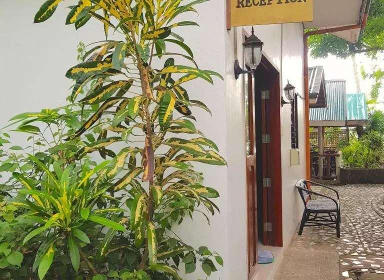 هتل Golden Monkey Beach