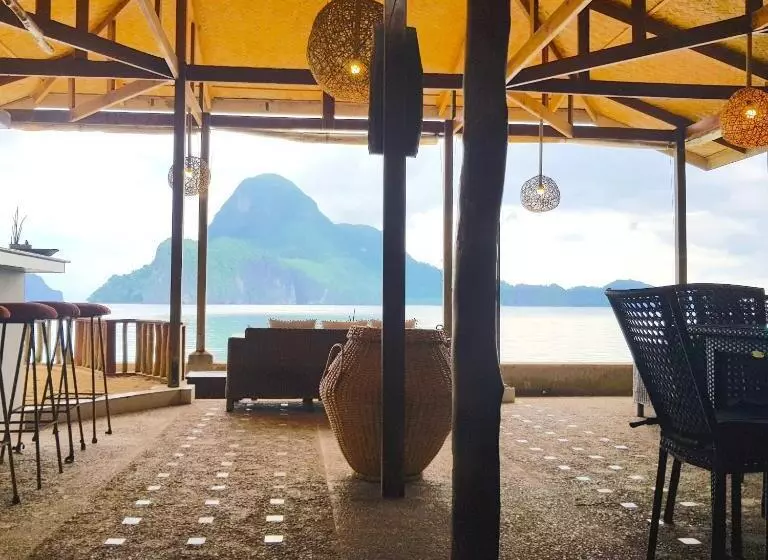 هتل Golden Monkey Beach