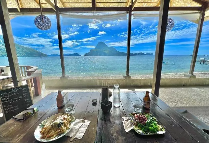 هتل Golden Monkey Beach