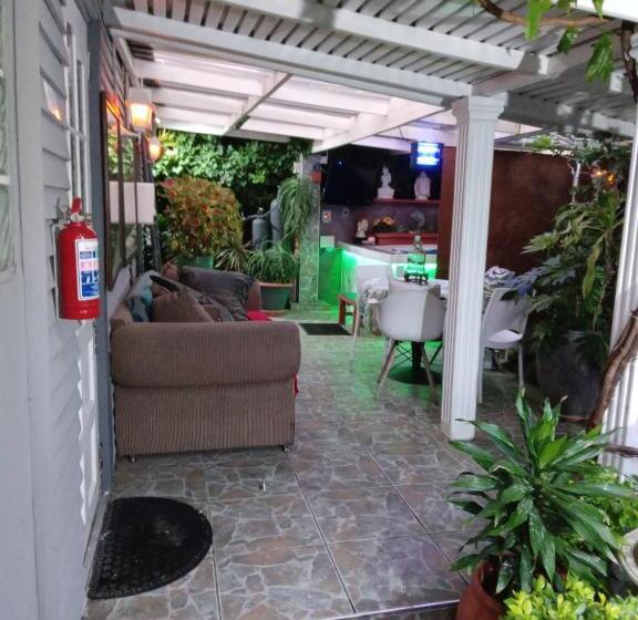 مبيت وإفطار Mitchell S Guesthouse