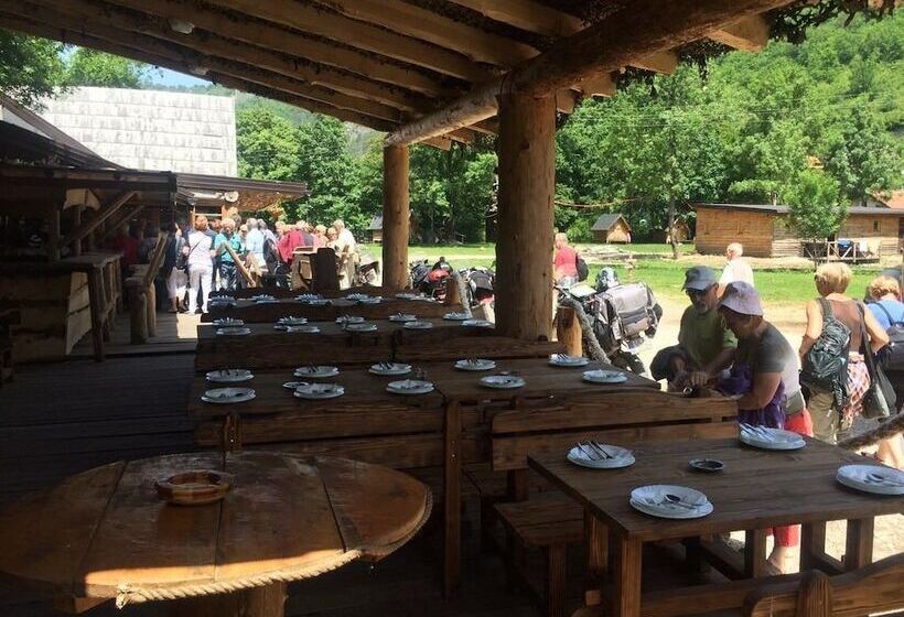 هتل Eko Selo Boračko Jezero