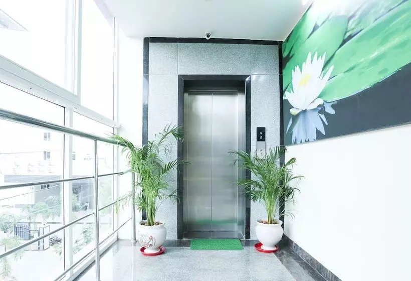 ホテル Treebo C Plaza