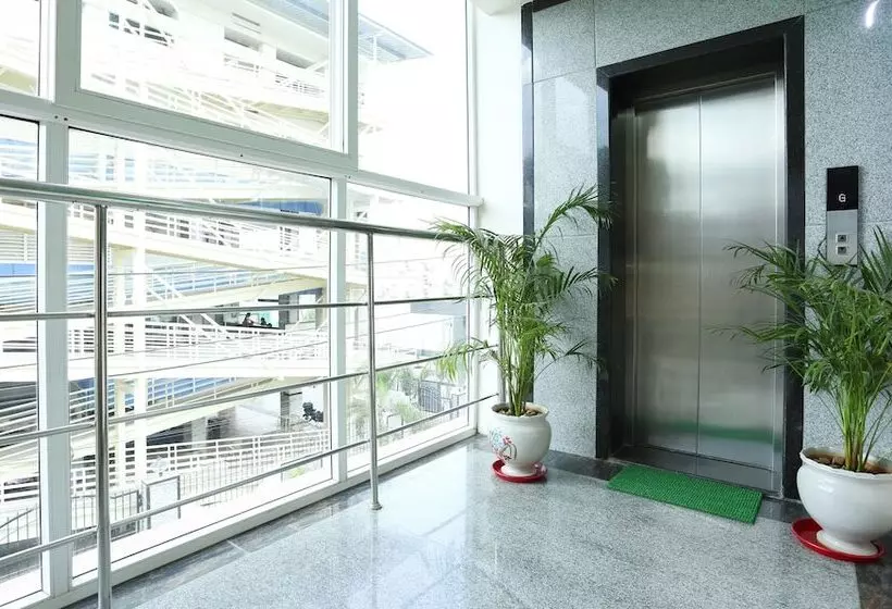 ホテル Treebo C Plaza