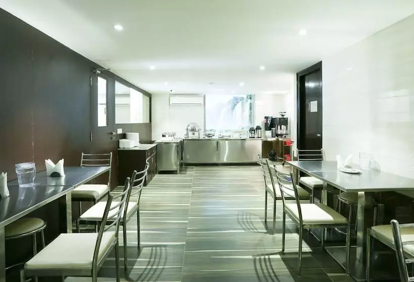 ホテル Treebo C Plaza