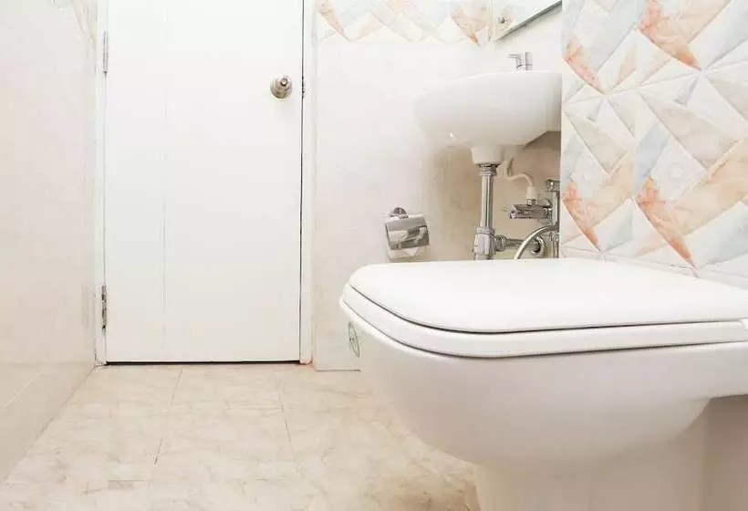 ホテル Treebo C Plaza