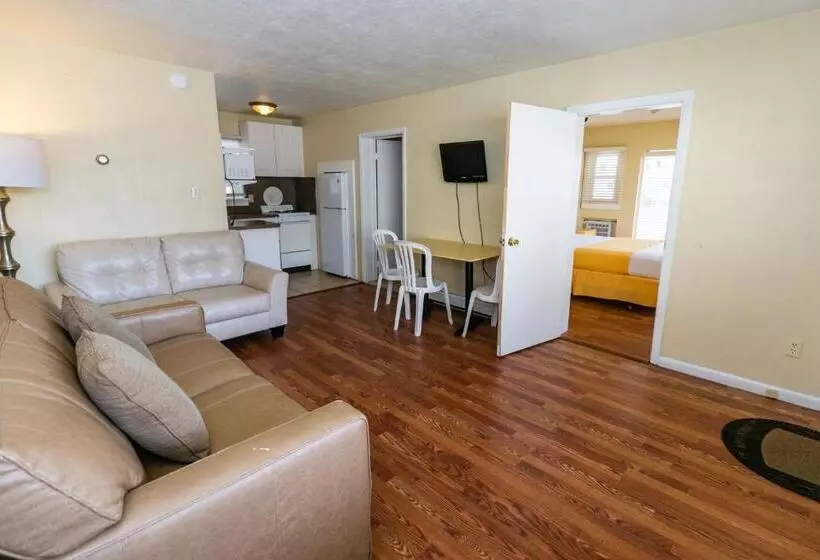 American Safari Motel