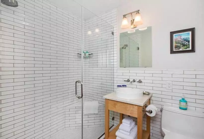 민박 The Alpine House