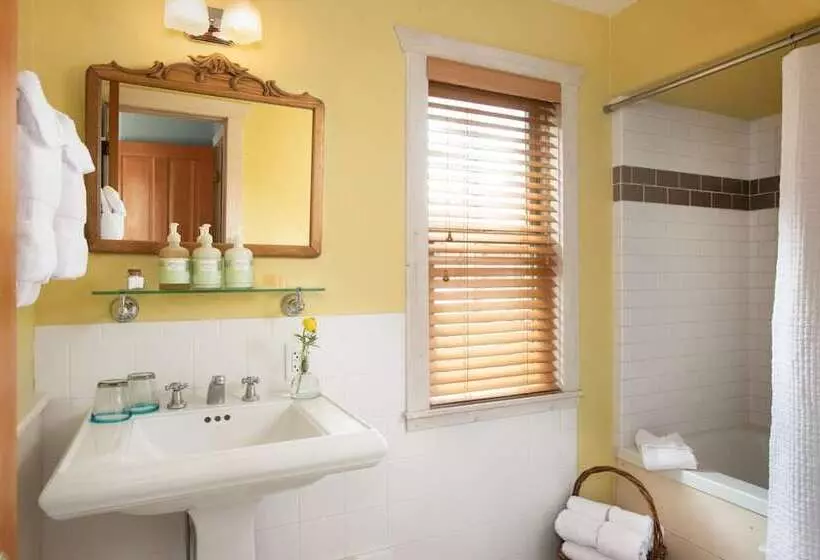 민박 The Alpine House