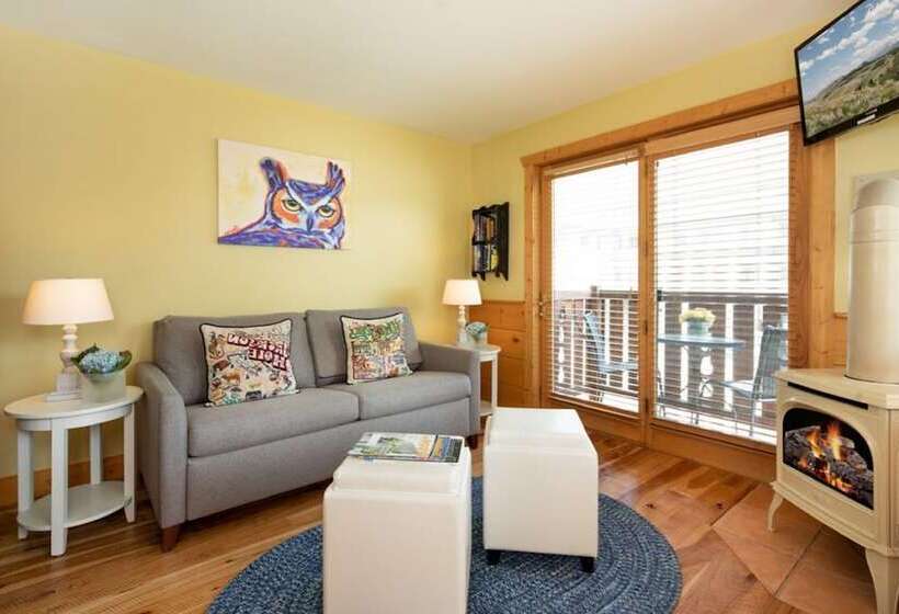 تختخواب و صبحانه The Alpine House