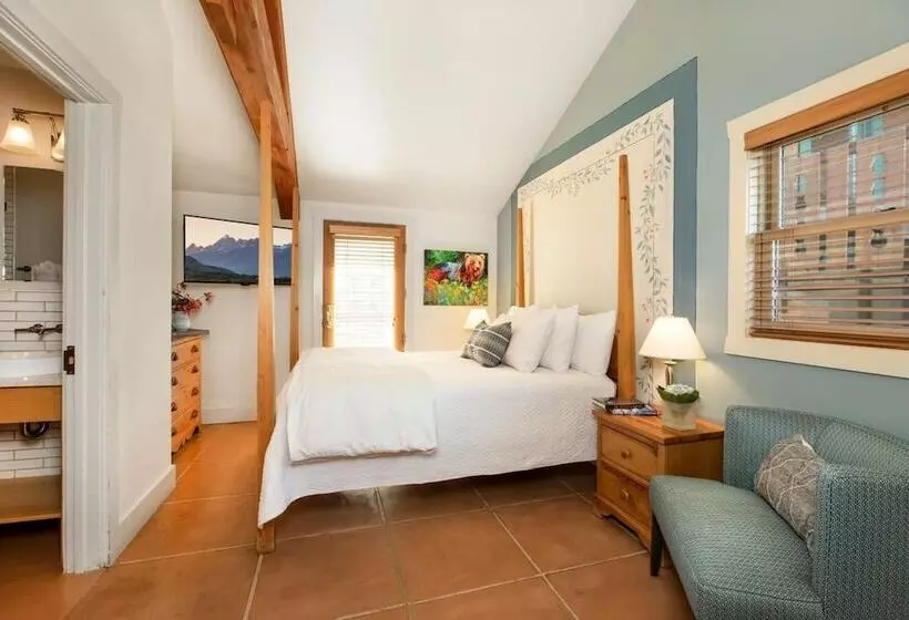 민박 The Alpine House