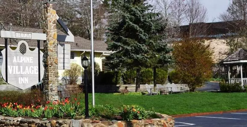 호텔 Alpine Village Inn