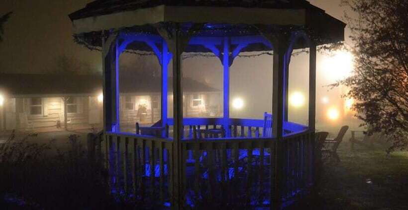 ホテル Alpine Village Inn