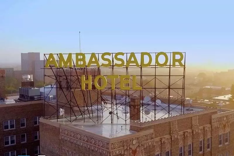 Ambassador Hotel Milwaukee, Trademark Collection By Wyndham