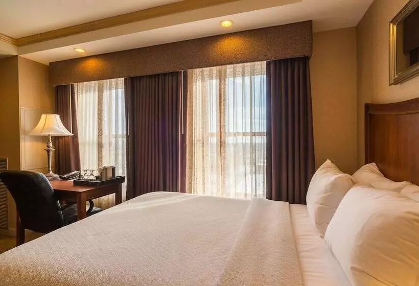 Ambassador Hotel Milwaukee, Trademark Collection By Wyndham