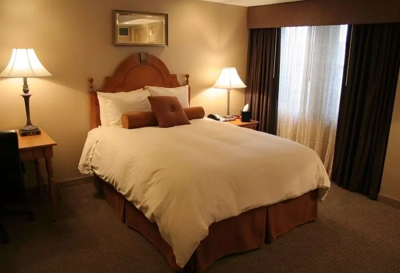 Ambassador Hotel Milwaukee, Trademark Collection By Wyndham