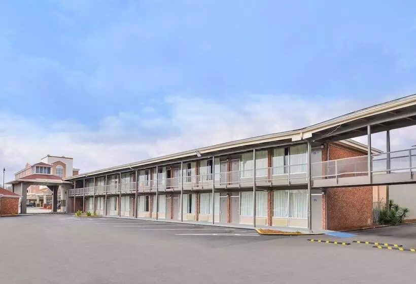 Отель Americas Best Value Inn Augusta Historic Downtown