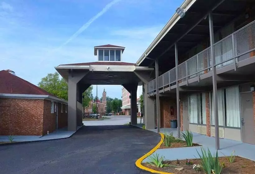 Отель Americas Best Value Inn Augusta Historic Downtown