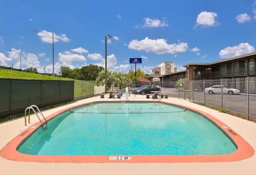 Отель Americas Best Value Inn Augusta Historic Downtown